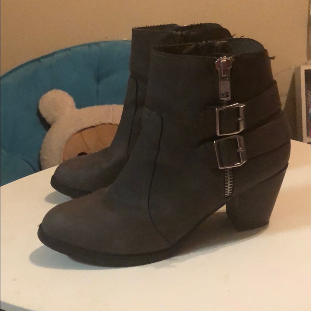 Mossimo Booties 😍